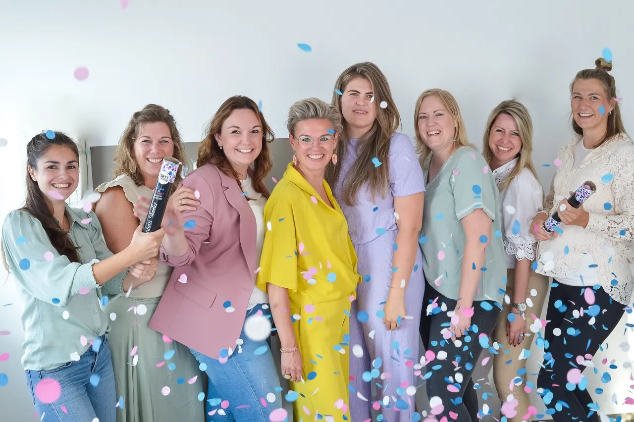Team Vivre: Aniek, Moniek, Marjo, Sophie, Janey, Chantal, Hillegonda en Myrthe